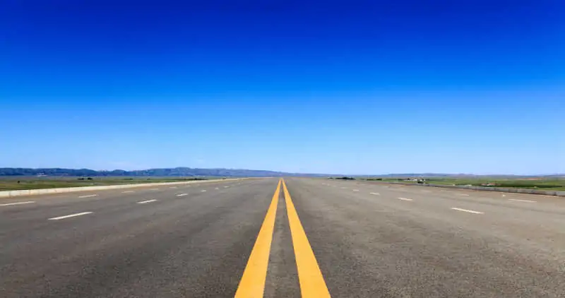 https://www.smart-trucking.com/wp-content/uploads/2021/01/Highway-with-blue-sky-in-horizon.webp